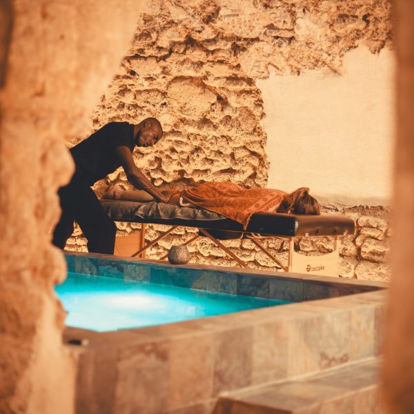 1 Massage de 1 heure + 1 heure de Privatisation du Spa pour 1 personne